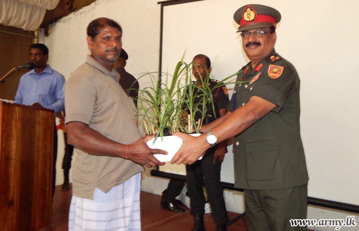 SF-KLN Troops Motivate Youths in Thunnukkai & Kilinochchi for Farming