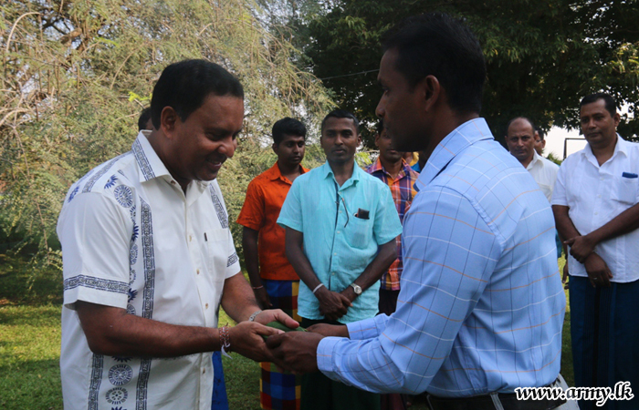 Kilinochchi Commander Joins Troops to Celebrate New Year 