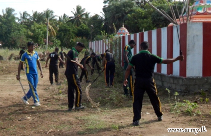 ශ්‍රමදාන වැඩසටහන් මාලාවක් සඳහා කිලිනොච්චි භට පිරිස්හි සහය