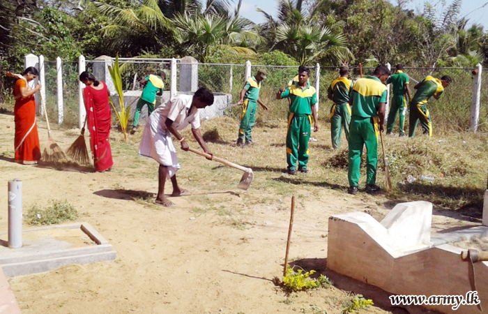 Kilinochchi Troops Do More Shramadana Campaigns