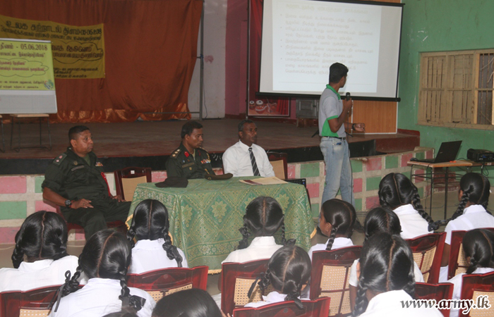 Kilinochchi Troops Join with Students for Shramadana 