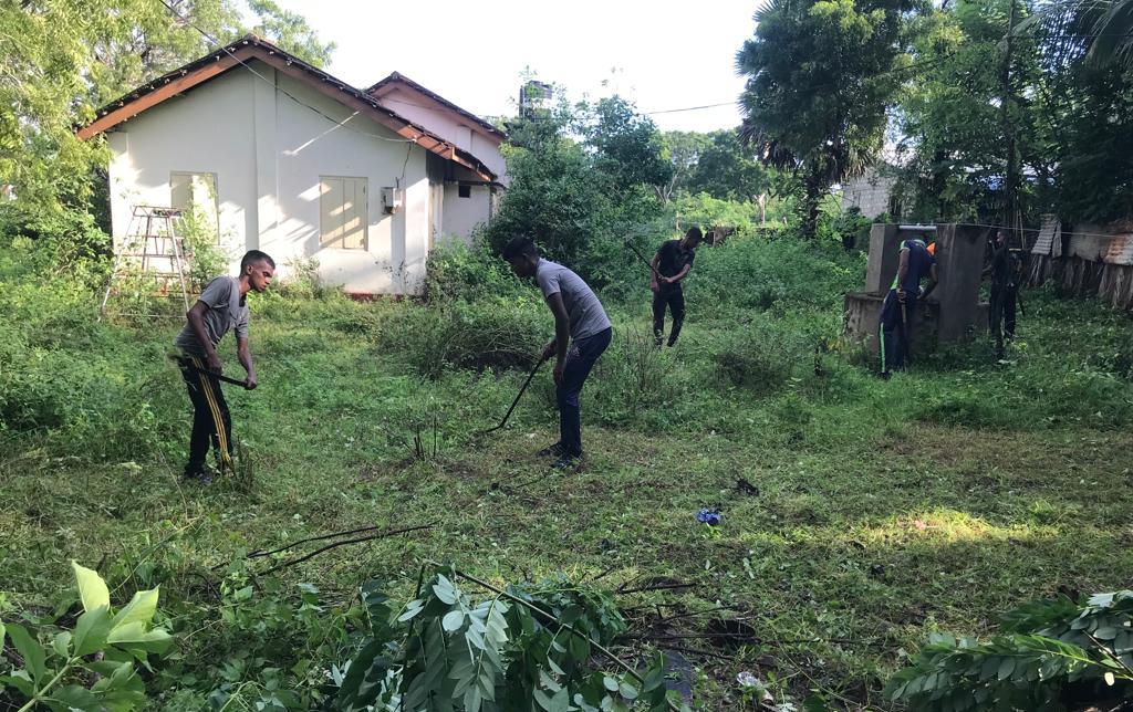 14 SLSR Troops Clean Urani Medical Clinic Compound