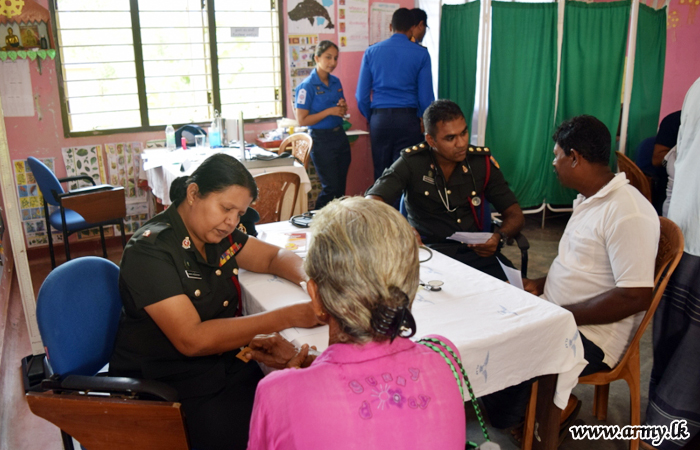 ගජබාපුර දී පැවැති දැවැන්ත වෛද්‍ය කඳවුරෙන් දිළිඳු පවුල්වල රෝගීන් 1146  සඳහා වෛද්‍ය පහසුකම්