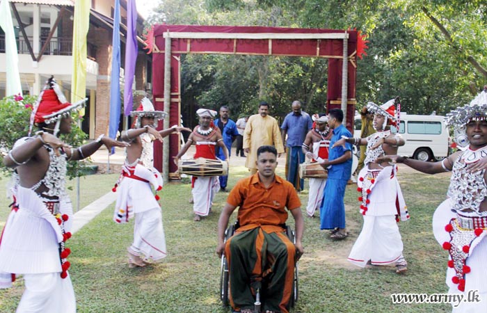 ‘මිහිඳු සෙත් මැඳුර’ ආබාධිත රණවිරුවන් අලුත් අවුරුදු අසිරිය සමරයි