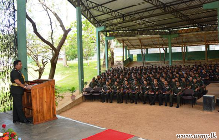 East Commander Calls at Minneriya ITC 