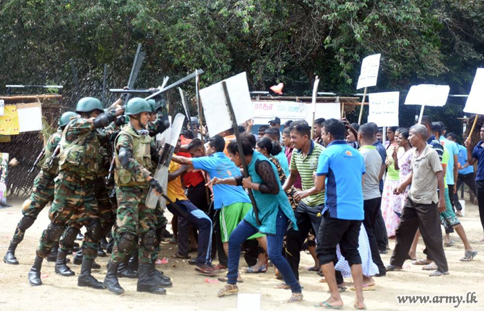 Mullaittivu Commander Visits Puthukkuddiyirippu BTS 