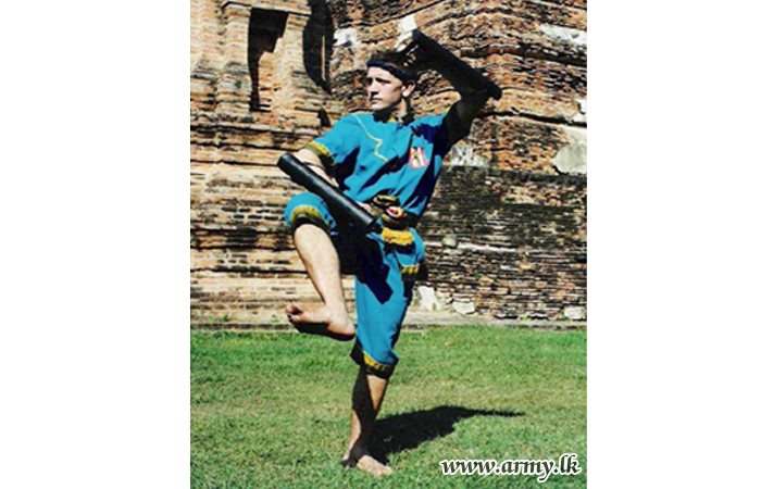 Spanish Coach Offers to Train Army Muay Thai Boxers 