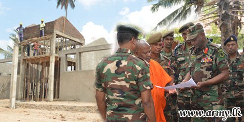 Commander Reviews Army's Contribution to National Vesak Festival in Bingiriya 