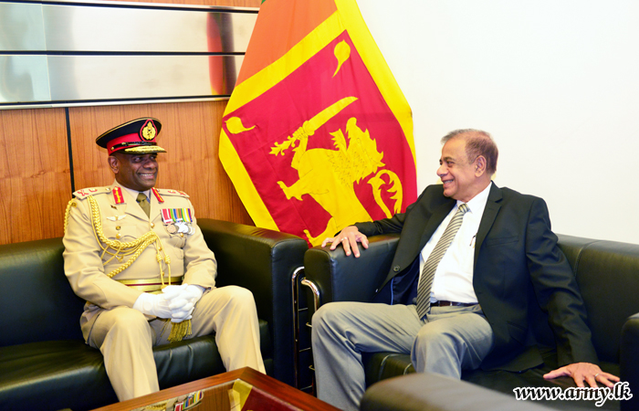 Commander Calls on New Secretary Defence