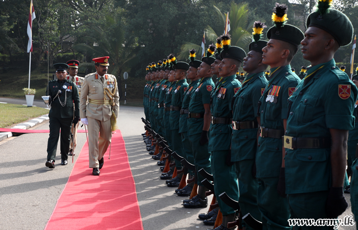 බටහිර නව ආරක්ෂක සේනා ආඥාපති රාජකාරි අරඹයි