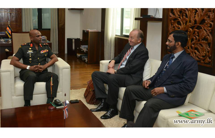 British Consultant on Police Reforms Pays Courtesy Call on Commander of the Army	