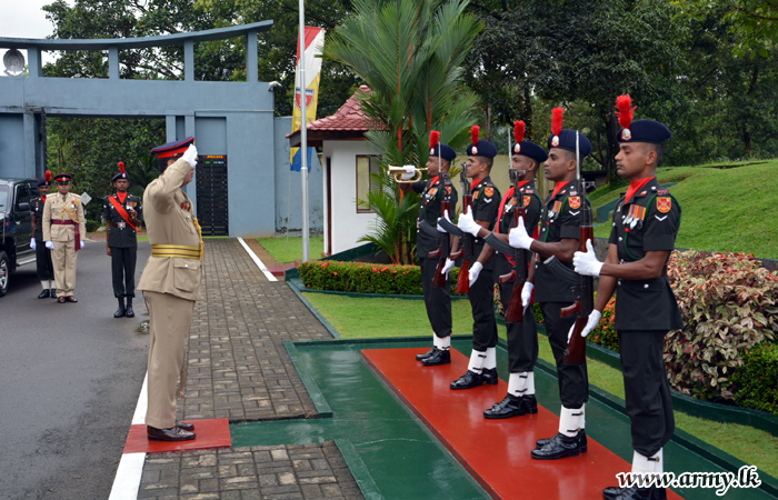 Newly-Promoted Senior Officer Welcomed at His Mother Regiment 