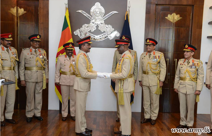 General Crisanthe De Silva Hands Over Symbolic Baton to New Army Commander & Relinquishes Office   