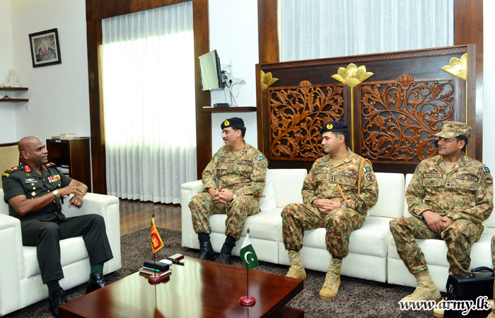 Infantry Officers in Pakistan Army Calls on Commander of the Army