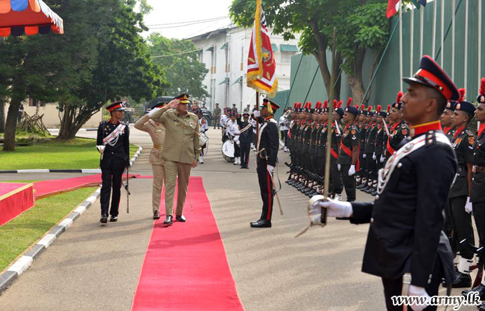 යුද්ධ හමුදා ගෞරව ආචාර සහ උණුසුම් පිළිගැනීම් මැද පාකිස්තානු යුද්ධ හමුදා ප්‍රධානී ශ්‍රී ලංකාවේ සංචාරයක