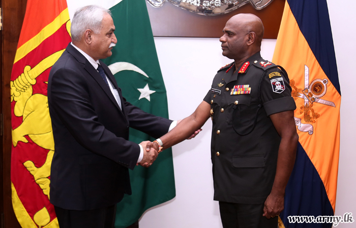 New High Commissioner of Pakistan Exchanges Views with Commander of the Army 