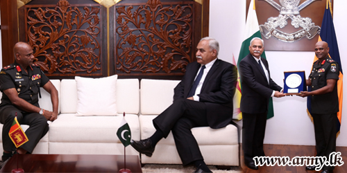 New High Commissioner of Pakistan Exchanges Views with Commander of the Army 