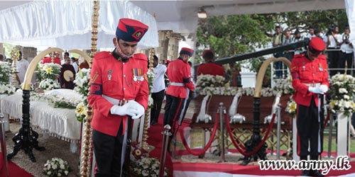 Military Honours Salute ‘Helaye Maha Gandharwa’ Pandith Amaradeva  