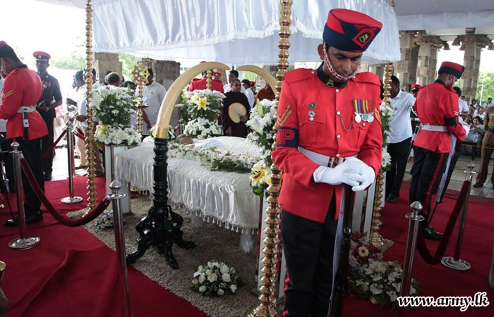 Military Honours Salute ‘Helaye Maha Gandharwa’ Pandith Amaradeva  