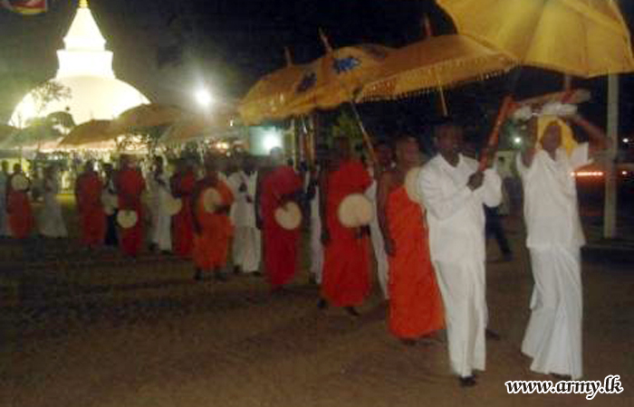 12 Division Troops Assist ‘Pahan Pooja’