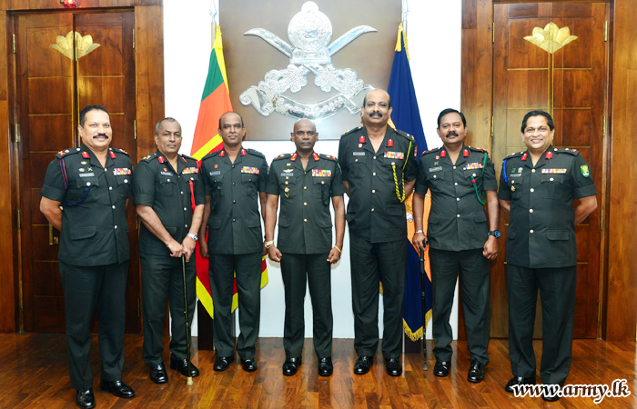 Commander Congratulates Newly-Promoted Major Generals