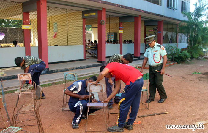 SFHQ-West Troops Clean School Premises in Panagoda on Account of Independence Day