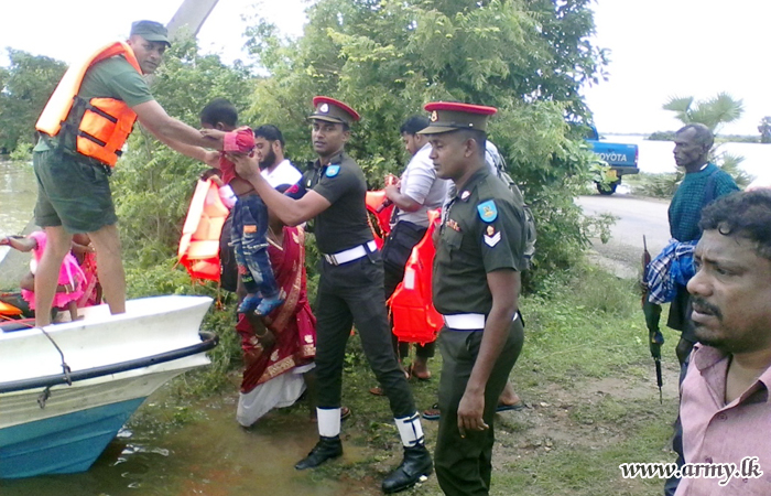 SF-E Troops Provide Quick Relief to Flood-Affected Civilians 