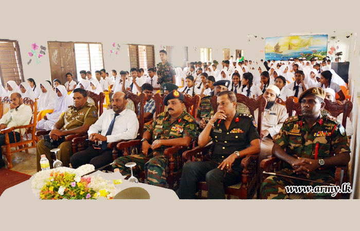 A/L Students in Muttur Attend Army-Initiated Seminar Project