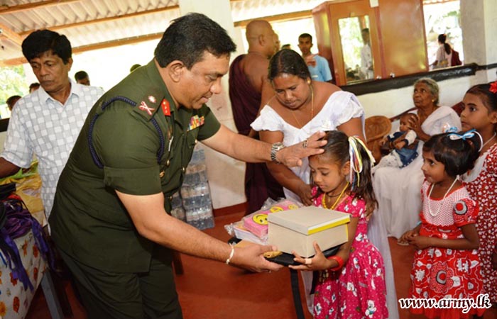 Welikanda Dhamma School Students Receive School Accessories