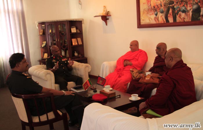 Leading Buddhist Monks in Jaffna Meet Jaffna Commander 