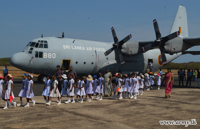 SFHQ-Jaffna Facilitates Visit of Students to Palaly airport 