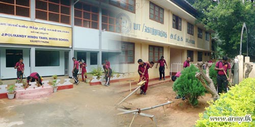 Jaffna Troops Continue to Support Dengue Eradication Drive in Jaffna Schools