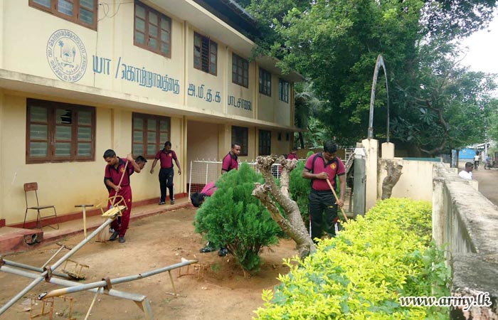 Jaffna Troops Continue to Support Dengue Eradication Drive in Jaffna Schools