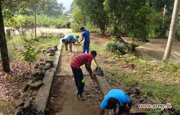 19 SLNG Troops Attend Temple Cleaning