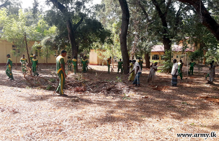 11 GR Troops Join Hands with Jayapuram Civilians 