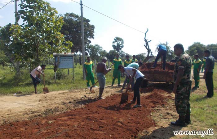 ‘Shramadana’ Campaigns Clean Akkarayankulam Hospital & Road Sideways 