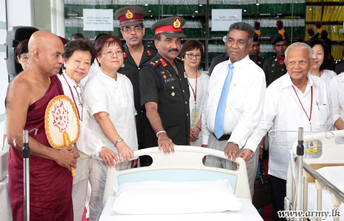 Singaporean Donors Gift Medical Accessories to Colombo Army Hospital  