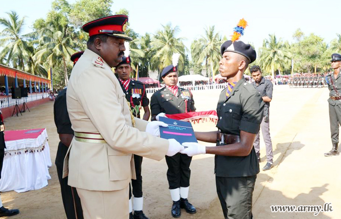 காலியில் இடம் பெற்ற 233ஆவது படைப் பிரிவின் பயிற்சிகள் வெளியேற்ற விழா 