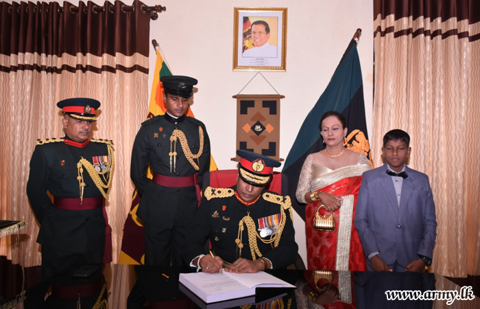 புதிய இலங்கை இராணுவ சிங்கப் படையணியின் கேர்ணல் கெமடாண்ட் பதவியேற்பு
