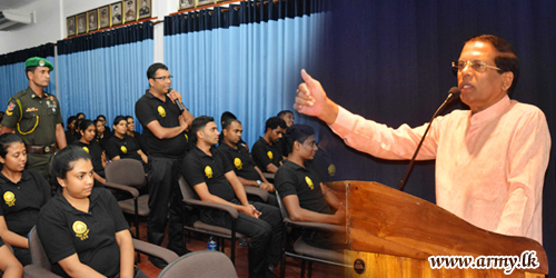 President Makes a Surprise Visit to ITC & Interacts with Samurdhi Trainees