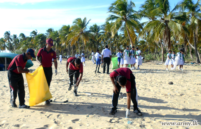 Mullaitivu Security Force Members Contribute to Coastal Clean-up Projects 