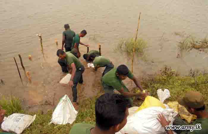 17 GR Troops Attend to Leak on Ilappakulam Tank Bund