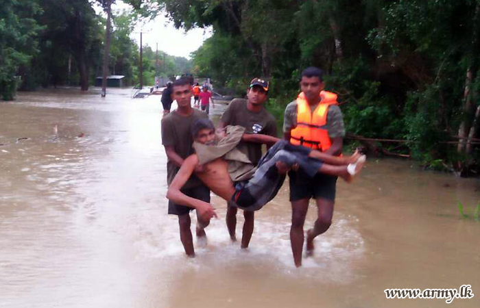 තබ්බෝව ප්‍රදේශයේ ආපදාවට ලක්වු පවුල් 36 ක් ආරක්‍ෂිත ස්ථාන කරා