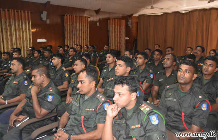 Mullaittivu Troops Attend Lectures on Training Day