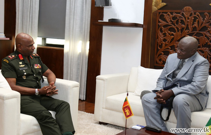 Two Foreign Envoys Pay Courtesy Calls on Commander of the Army