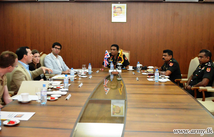 එක්සත් රාජධානියේ ශ්‍රී ලංකාව පිළිබඳ සර්වපාක්ෂික පාර්ලිමේන්තු කණ්ඩායම යාපනය ආරක්ෂක සේනා ආඥාපති හමුවේ