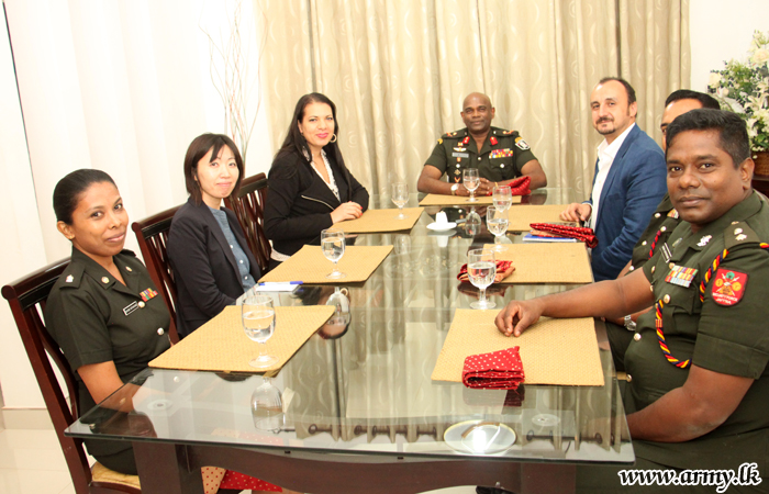 UN Special Rapporteur on Minority Issues Meets Jaffna Commander
