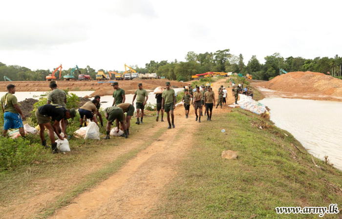 Army Troops Prevent Nilwala River Bank Burst & Determinedly Continue Relief Roles 