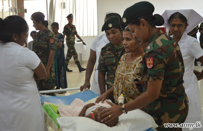 SFHQ - J Woman Soldiers Visit Patients at Thelippalai Cancer Hospital 