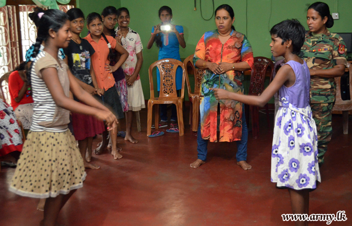 Women’s Corps Ladies Conduct Workshop on Aesthetics for Children in Nallur 